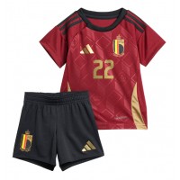 Camisa de Futebol Bélgica Jeremy Doku #22 Equipamento Principal Infantil Europeu 2024 Manga Curta (+ Calças curtas)